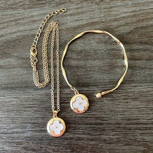 Trendy Gold and White Clover Jewelry Set